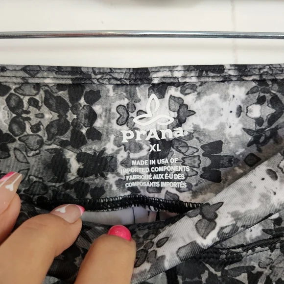 Prana Roxanne Capri Black Hydrobloom Yoga Leggings Size XL Mid-Rise Cropped Pant - Picture 8 of 11